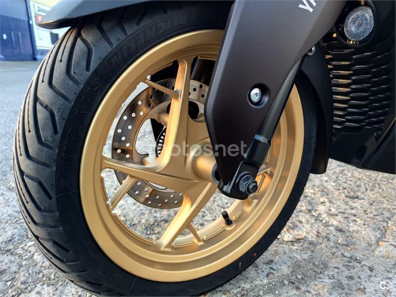 Yamaha XMAX 300 - Vista 12
