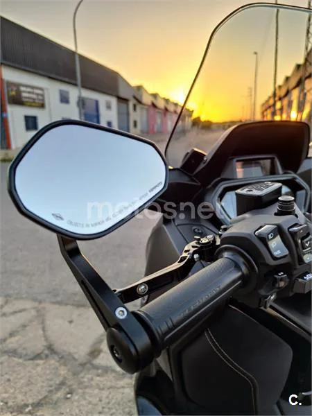 Yamaha XMAX 300 - Vista 14