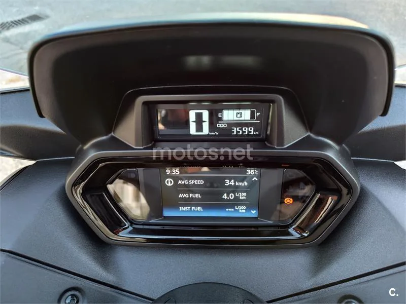 Yamaha XMAX 300 - Vista 35