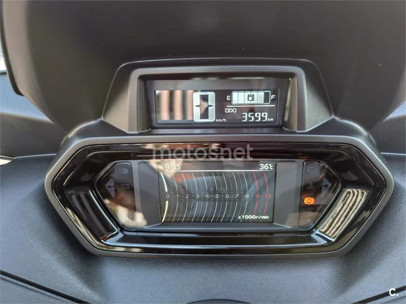 Yamaha XMAX 300 - Vista 36