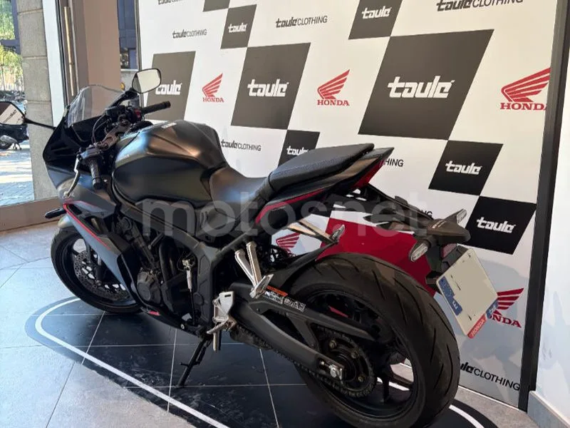Honda CBR650R E-Clutch 9250 € 2026 Barcelona - 2
