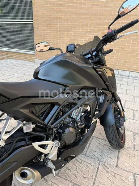Honda CB125R - Vista 3
