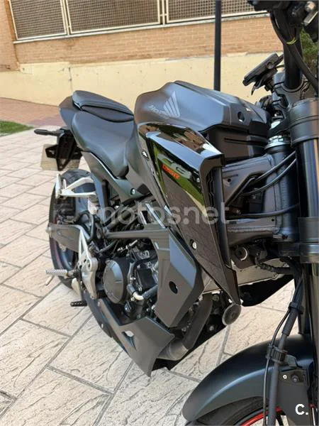 Honda CB125R - Vista 6