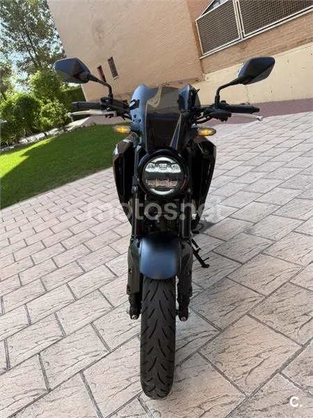 Honda CB125R - Vista 8