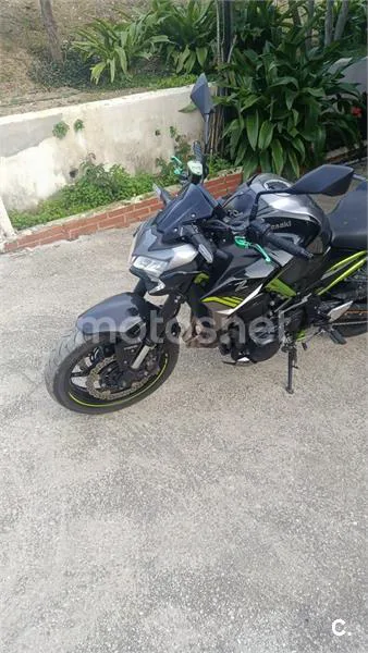 Kawasaki Z900 - Vista 3