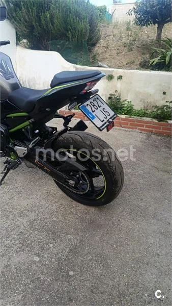 Kawasaki Z900 - Vista 4