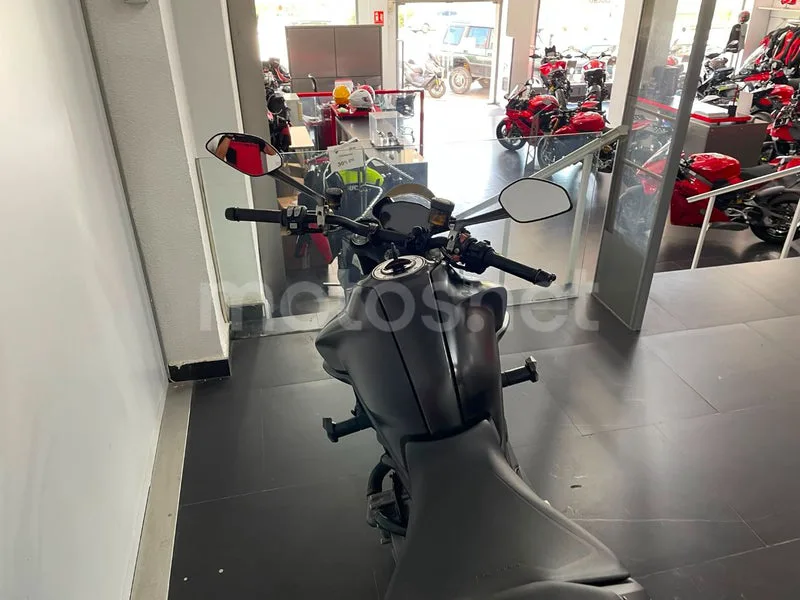 Ducati Monster - Vista 3