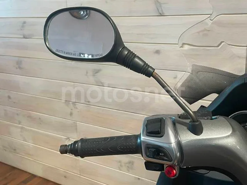 Piaggio MP3 - Vista 11