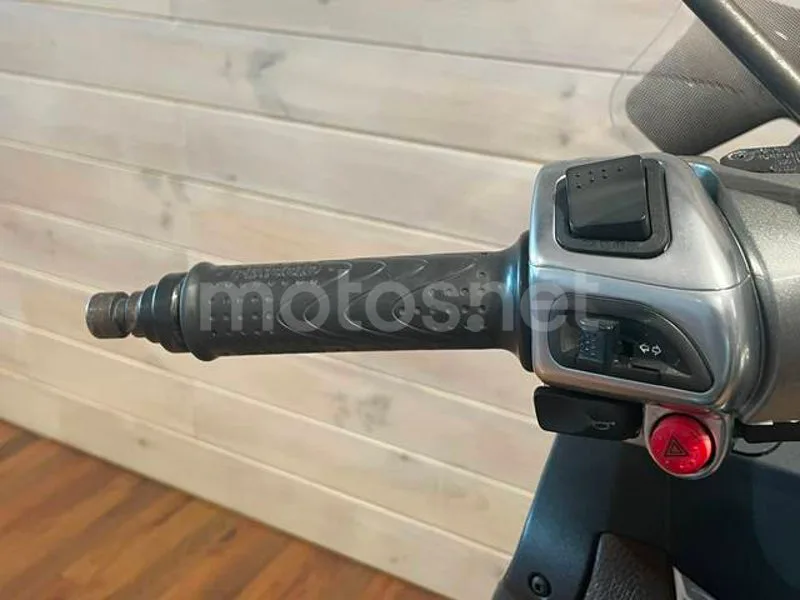 Piaggio MP3 - Vista 12
