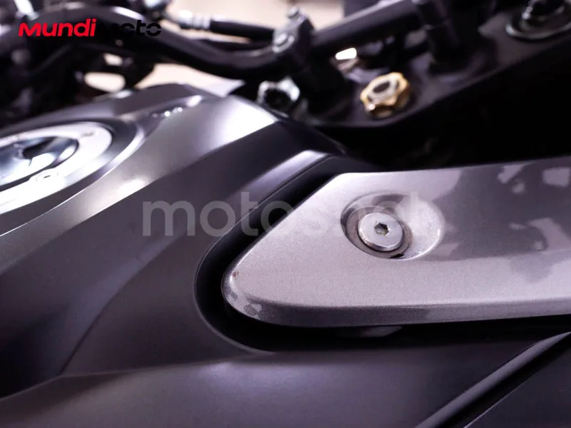 Suzuki V-Strom 1000 - Vista 20