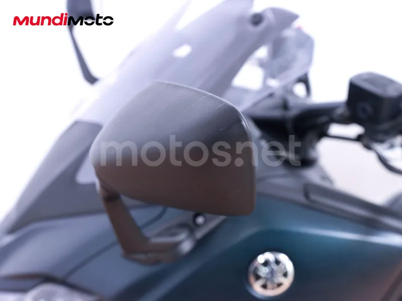 Yamaha TMAX - Vista 15