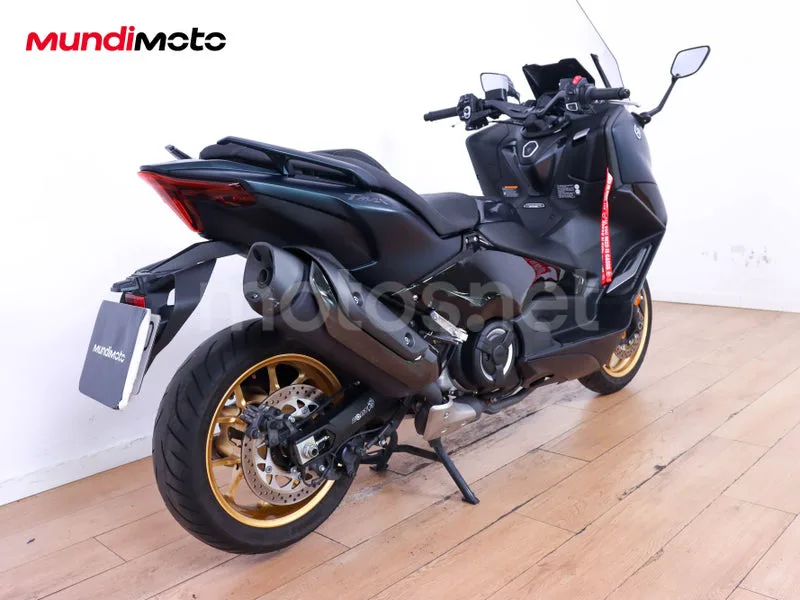 Yamaha TMAX - Vista 3