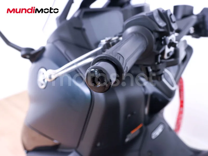 Yamaha TMAX - Vista 24