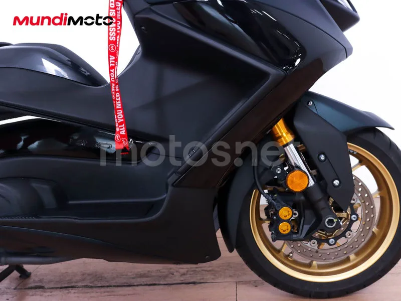 Yamaha TMAX - Vista 25