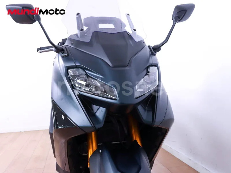 Yamaha TMAX - Vista 5