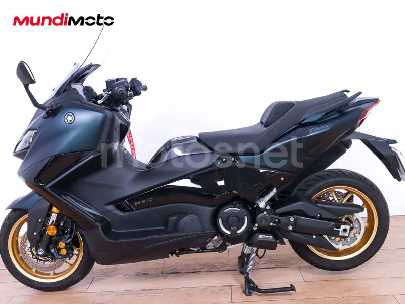 Yamaha TMAX - Vista 6