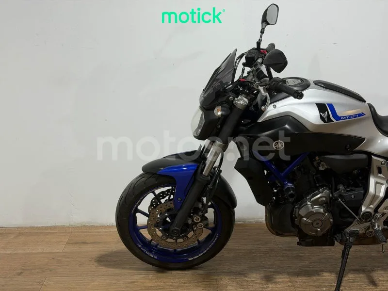 Yamaha MT-07 - Vista 8