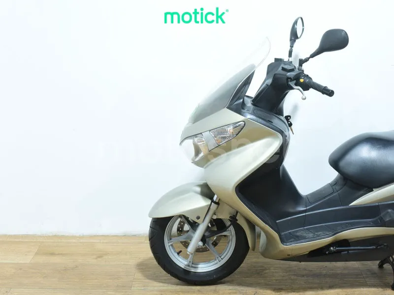 Suzuki Burgman 200 - Vista 8