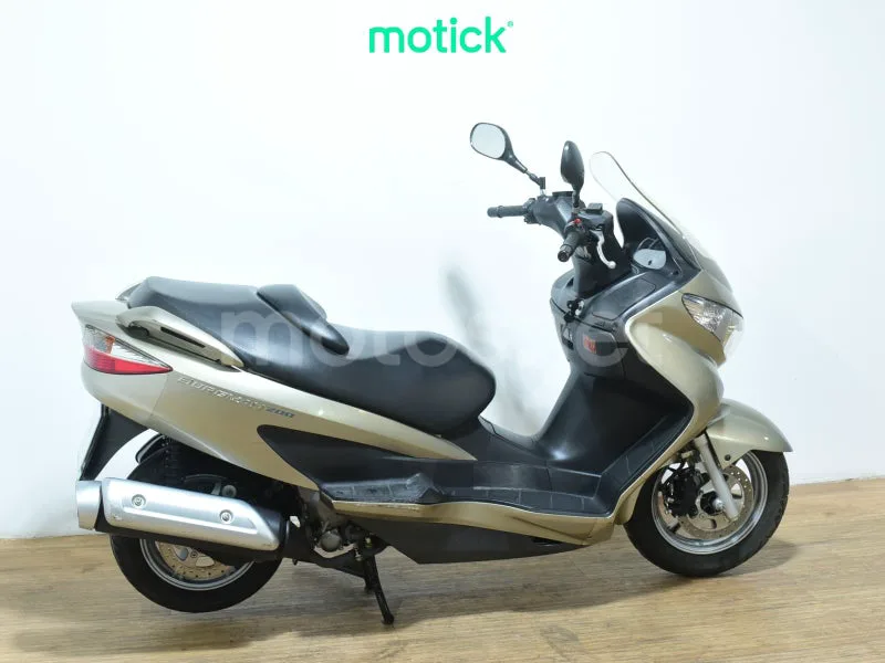 Suzuki Burgman 200 - Vista 10