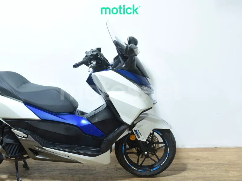 Honda Forza 125 - Vista 4