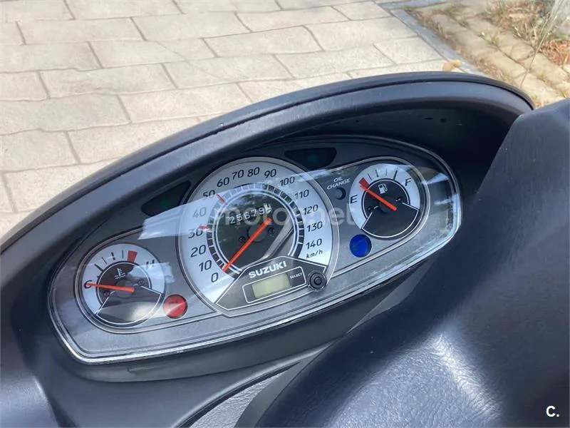 Suzuki Burgman 125 - Vista 3