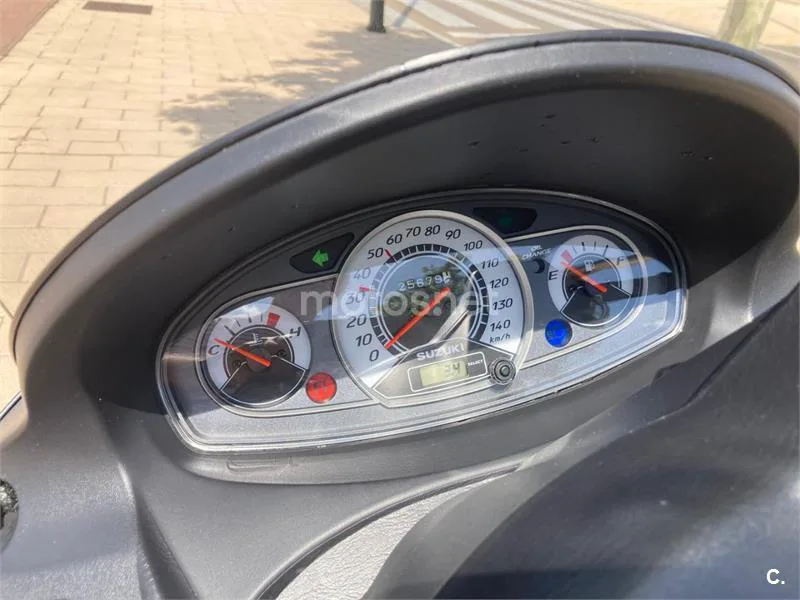 Suzuki Burgman 125 - Vista 10