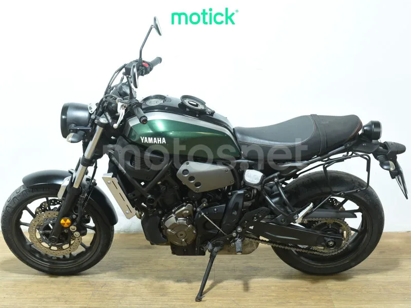 Yamaha XSR700 - Vista 7