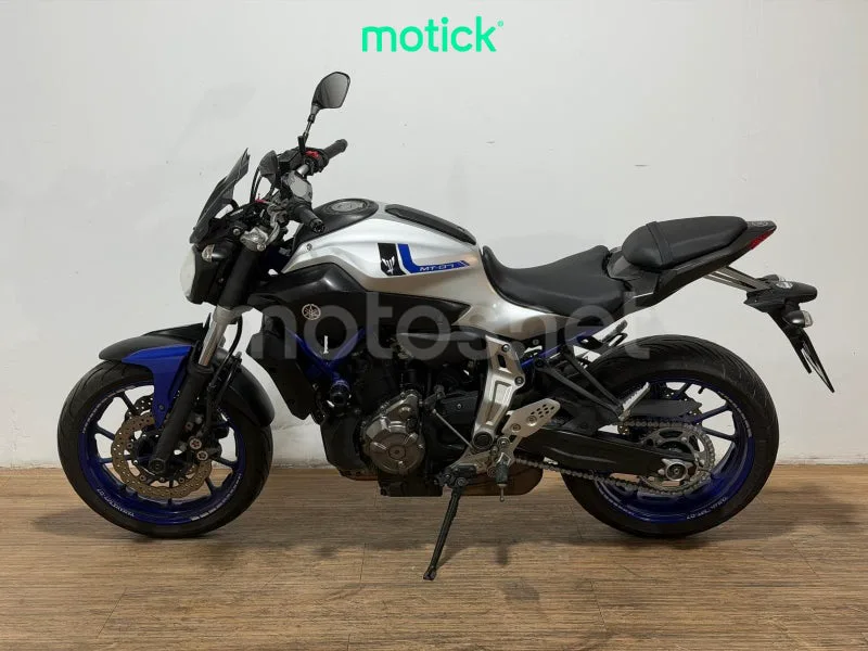 Yamaha MT-07 - Vista 7