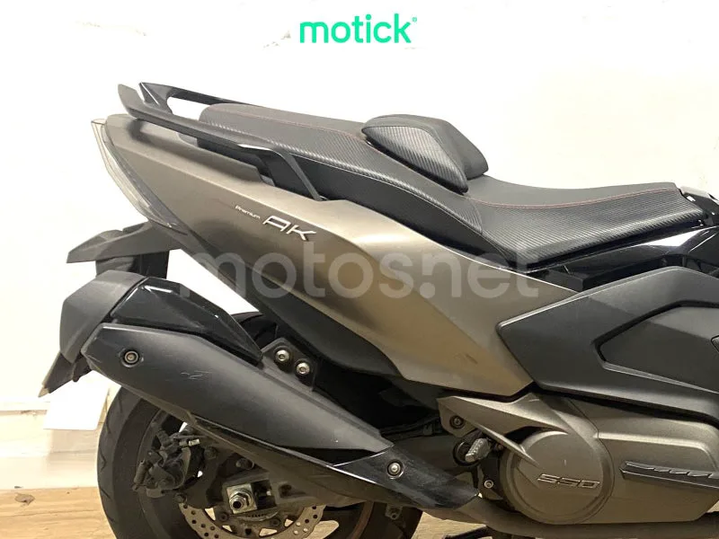 Kymco AK 550 - Vista 3