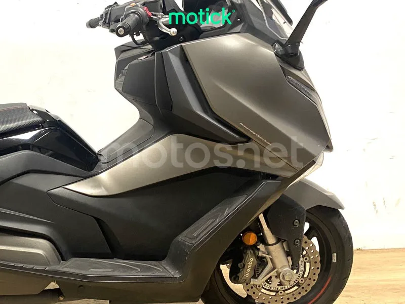 Kymco AK 550 - Vista 4