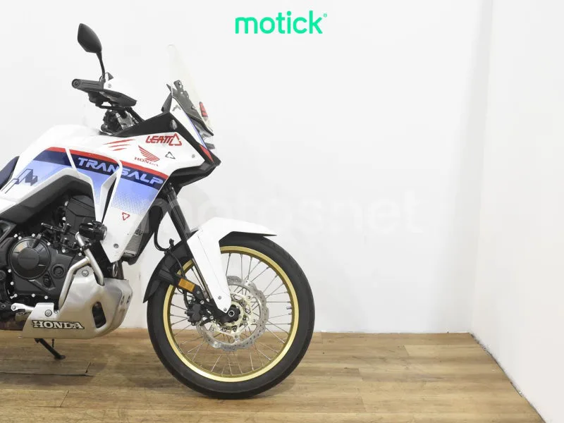 Honda XL750 Transalp - Vista 4