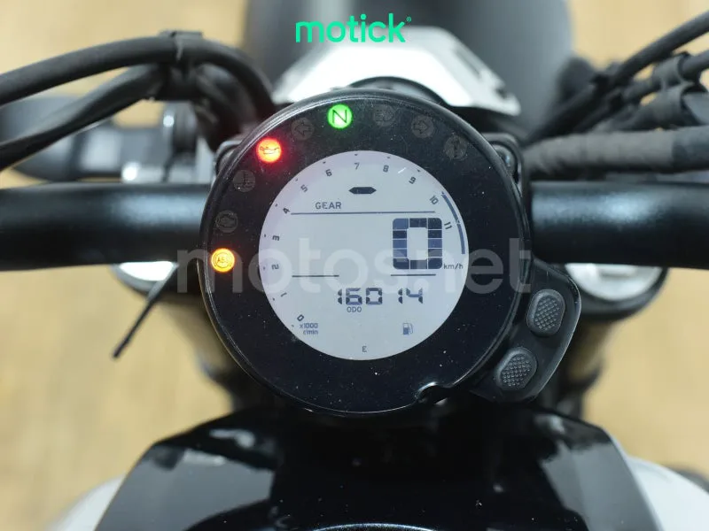 Yamaha XSR700 - Vista 5