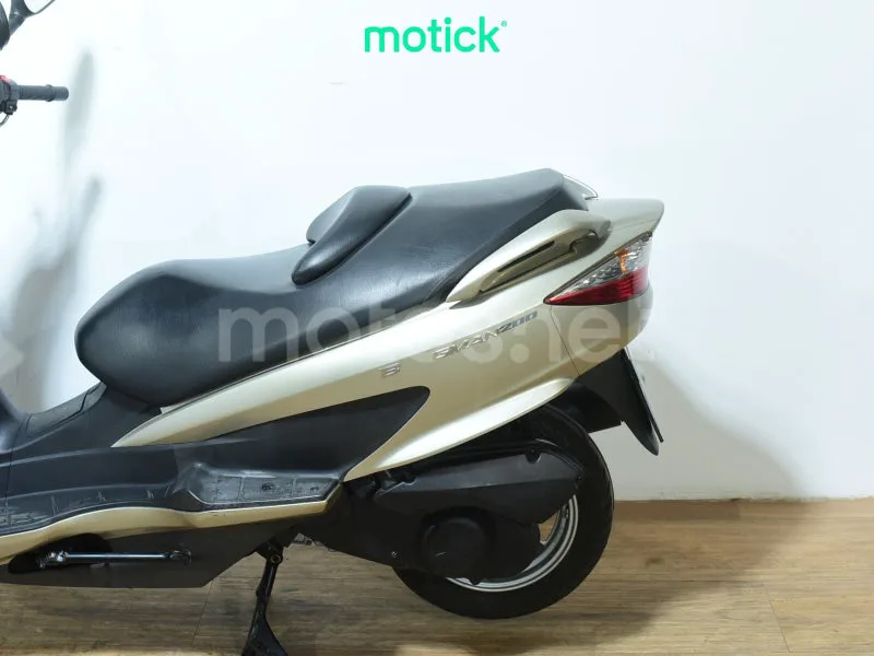 Suzuki Burgman 200 - Vista 9