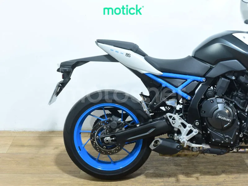 Suzuki GSX-8S - Vista 3