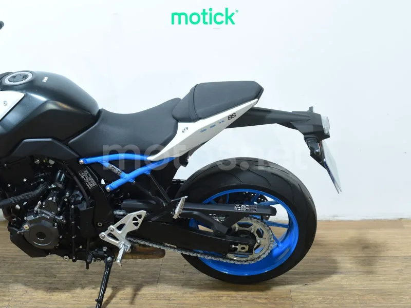 Suzuki GSX-8S - Vista 9