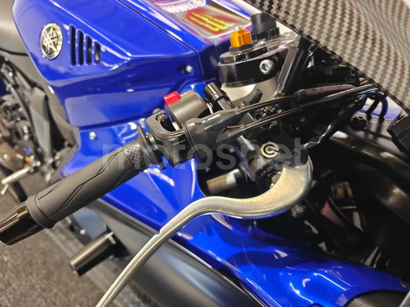 Yamaha YZF-R7 - Vista 17
