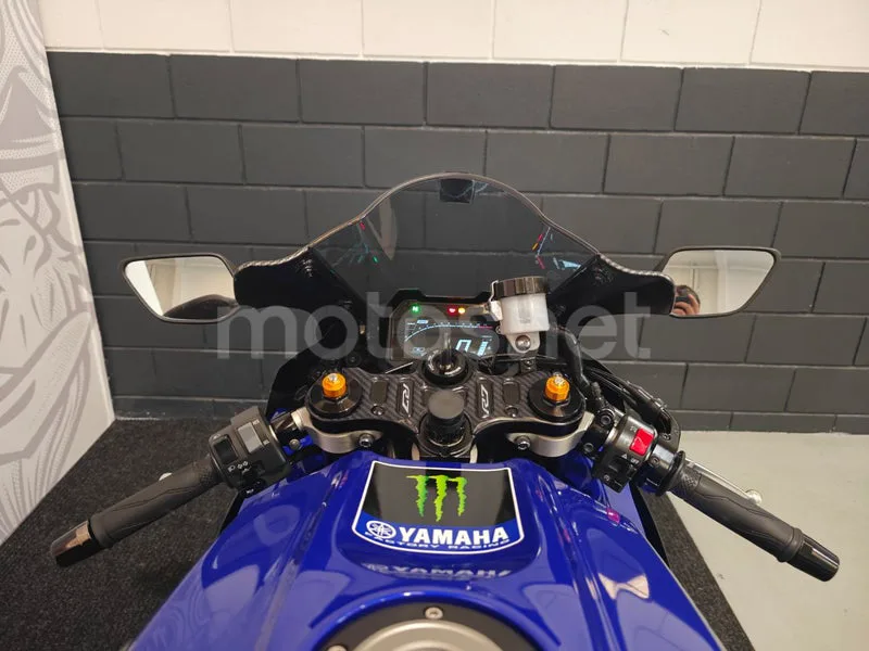 Yamaha YZF-R7 - Vista 7