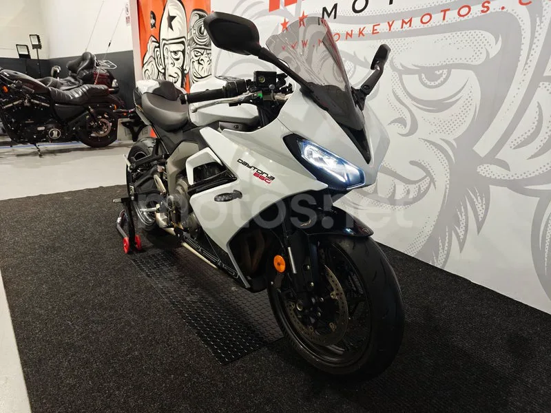 Triumph Daytona 660 7290 € 2024 Navarra - 2