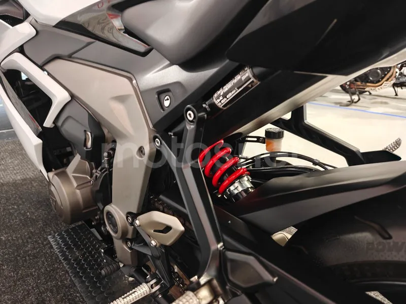Triumph Daytona 660 - Vista 12