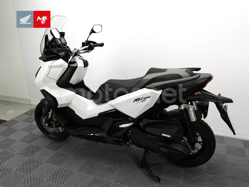 Honda ADV350 - Vista 16