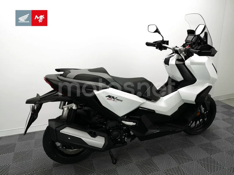 Honda ADV350 - Vista 4