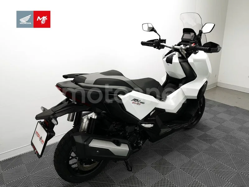Honda ADV350 - Vista 5