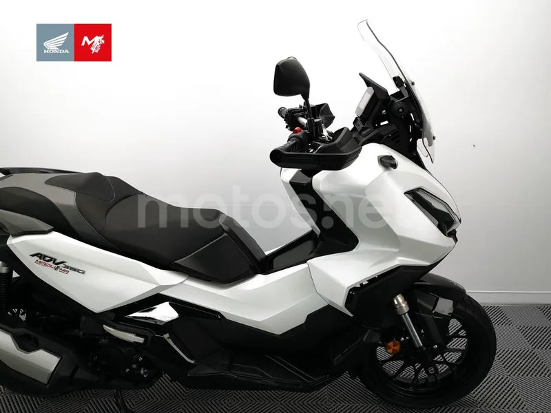 Honda ADV350 - Vista 6
