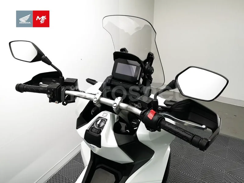 Honda ADV350 - Vista 8