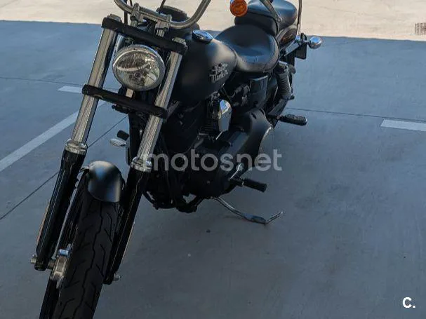 Harley-Davidson Dyna Street Bob - Vista 7