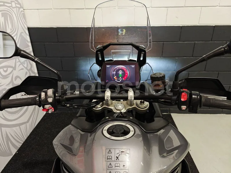 Triumph Tiger 900 - Vista 8