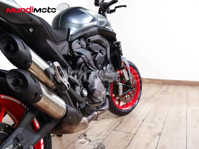 Ducati Monster - Vista 4