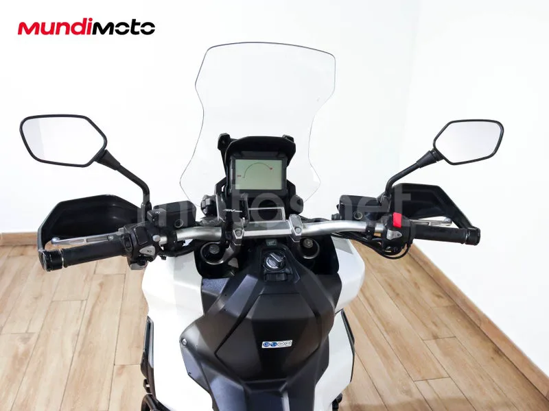 Honda X-ADV - Vista 11