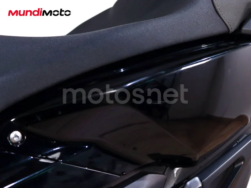 Honda X-ADV - Vista 32