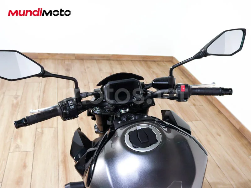 Kawasaki Z900 - Vista 11